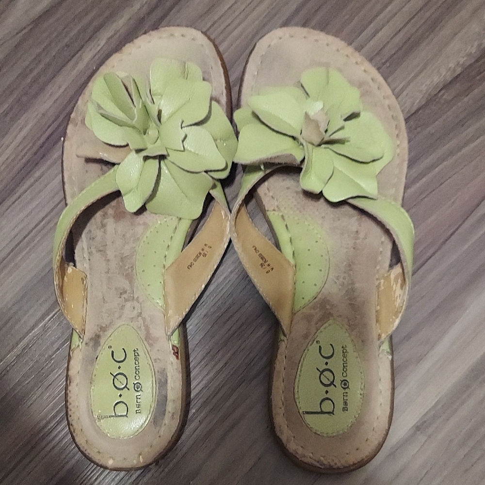 b.o.c. Green Sandals with Bow Detail